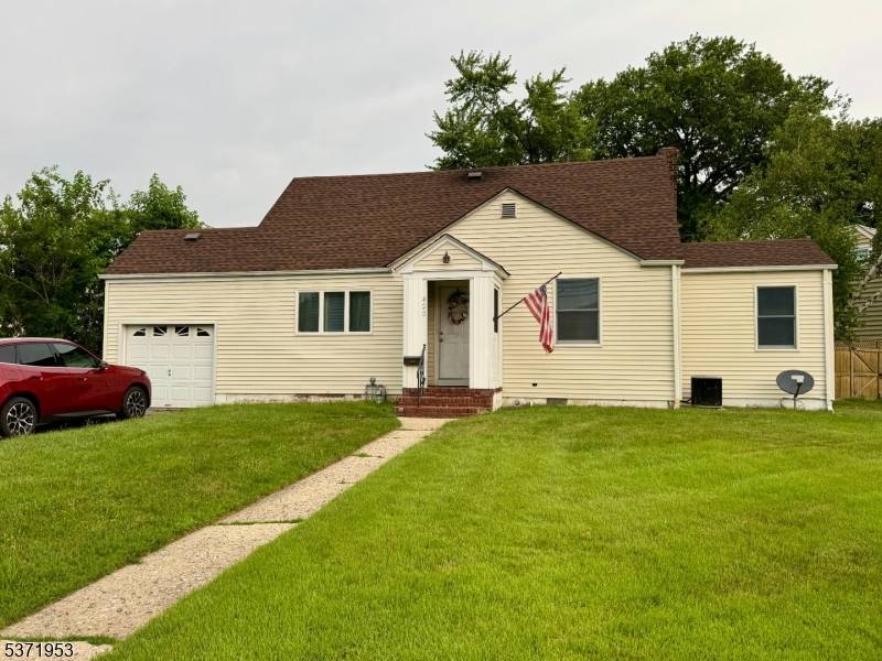 Welcome to this 4 bedroom, 2 bath home in the highly sought after area of Sunnyside, Linden.