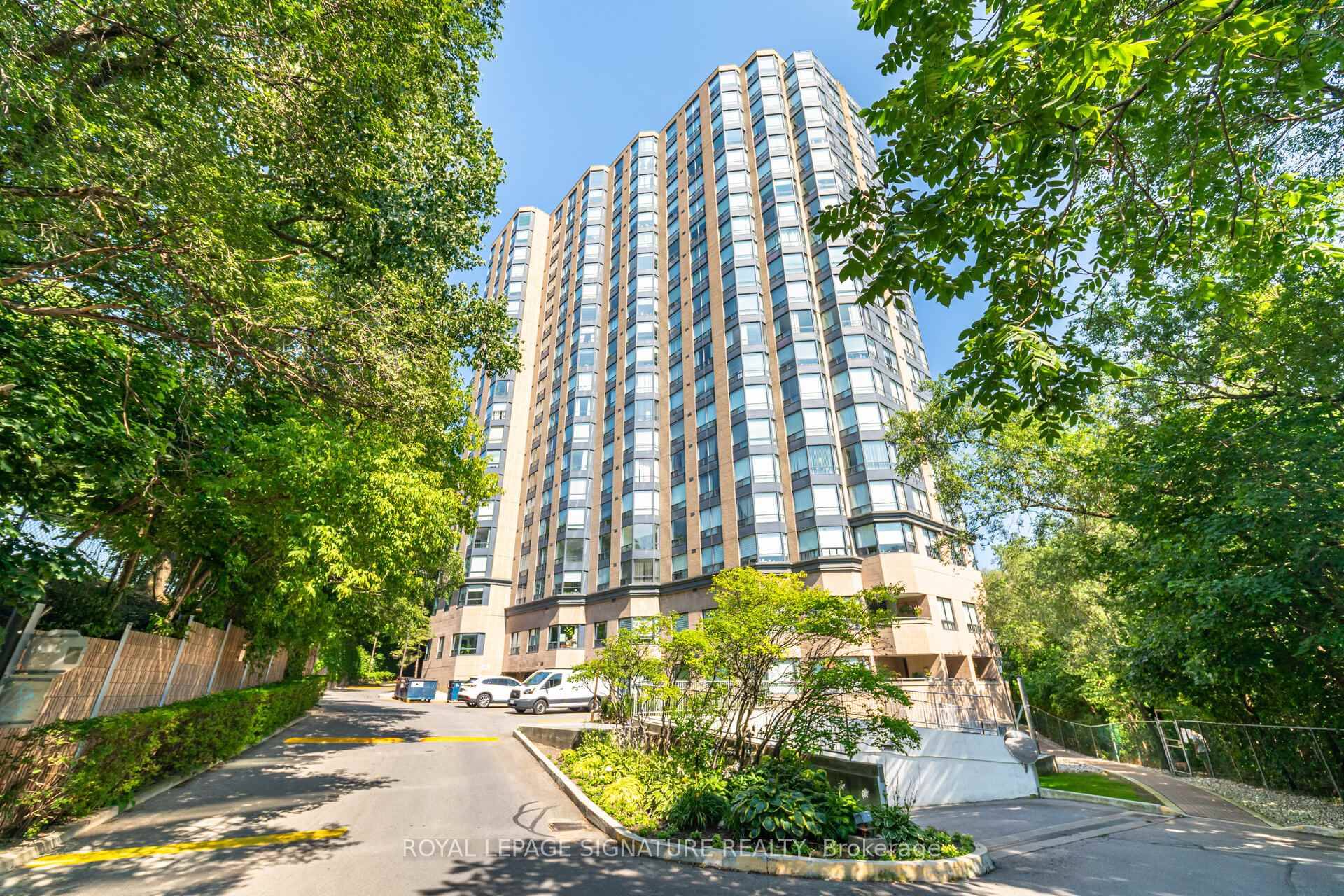 Opportunity knocks, so open the door to this fabulous layout over looking Humber River Recreation Trails and Park.
