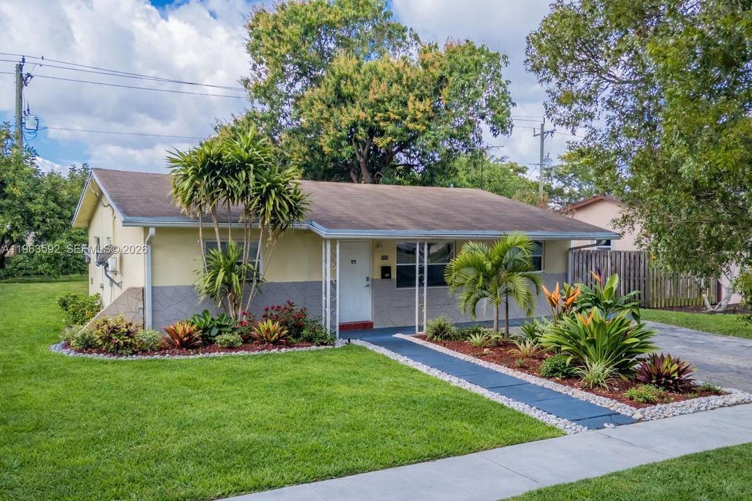 Charming and well maintained home located in one of Hollywood s most desirable neighborhoods, now even more appealing with the seller OFFERING UP TO 10, 000 IN CONCESSIONS adding exceptional ...