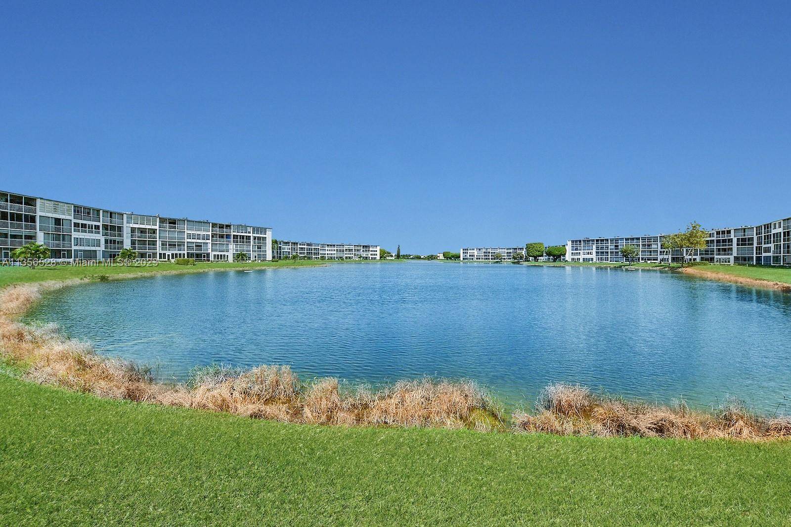 Beautiful Lake View ! Can be rented right away !