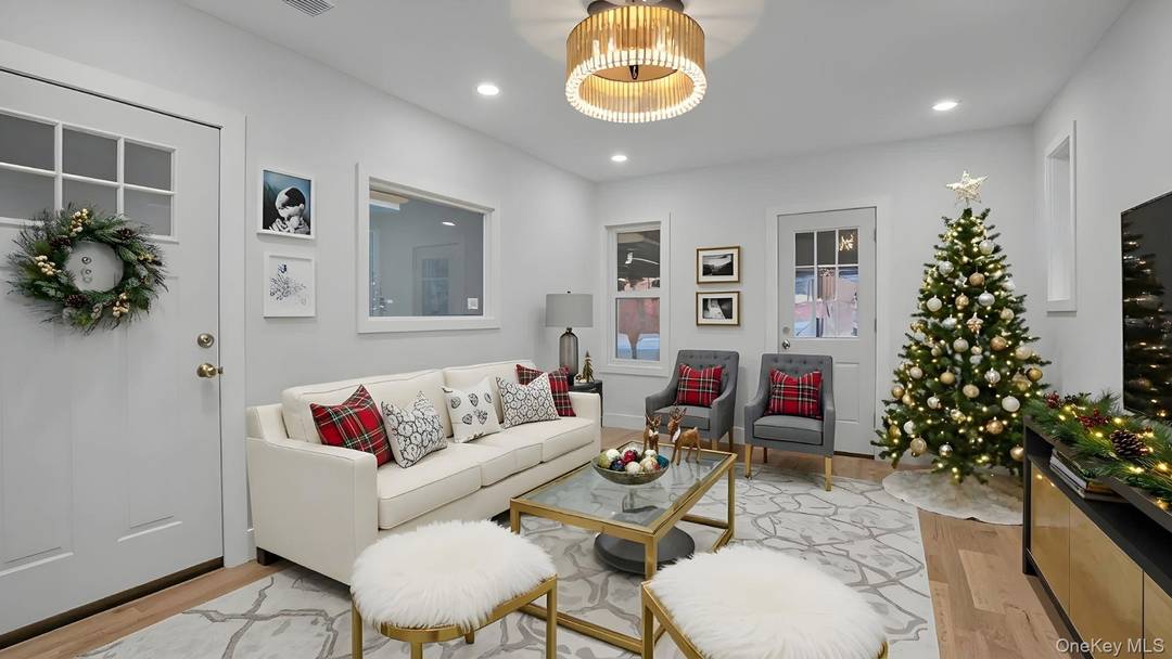 VIRTUAL STAGING, NOT REAL PROPERTY PHOTOS.