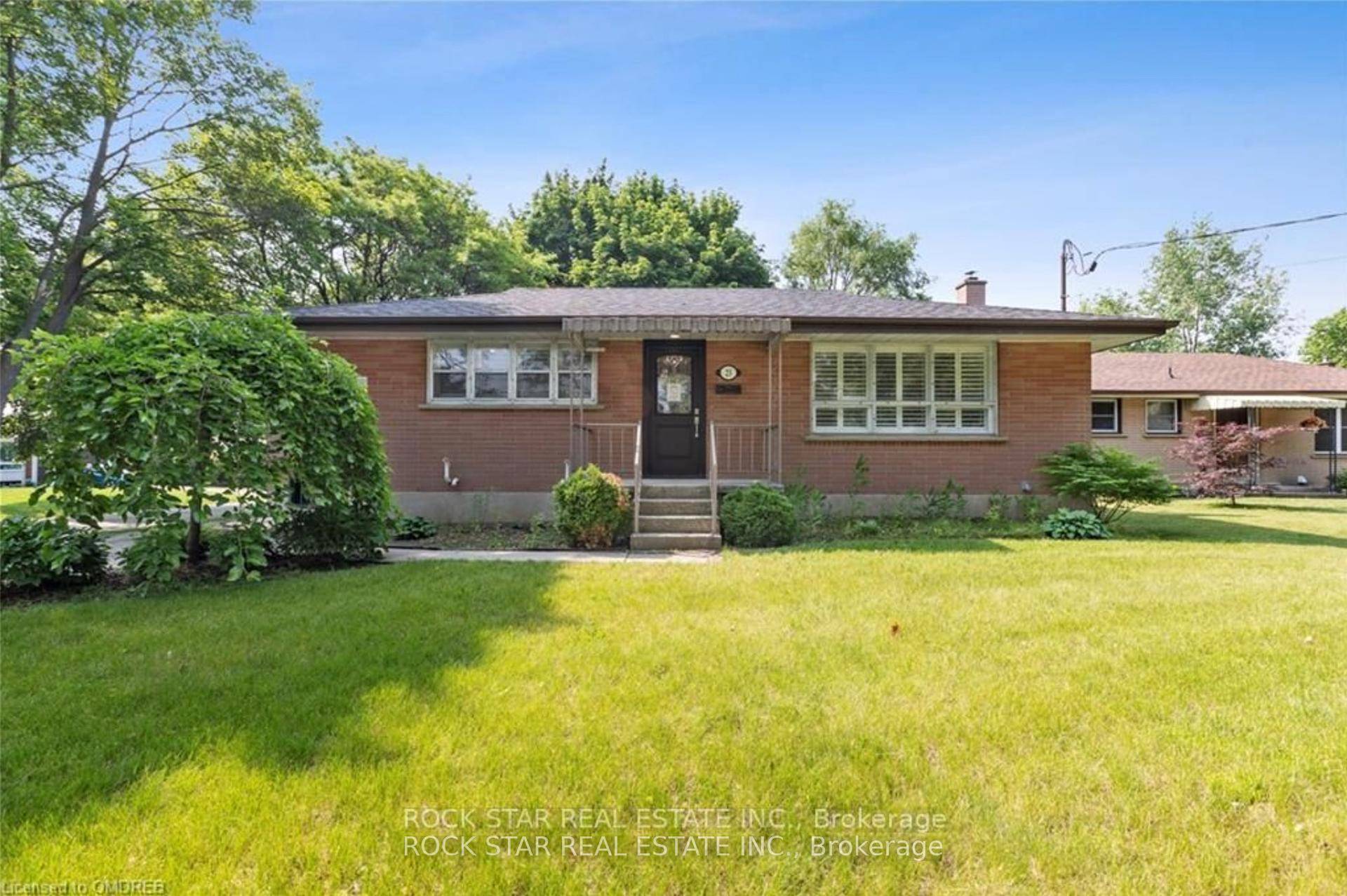 Highly Sought After Brantford Location !
