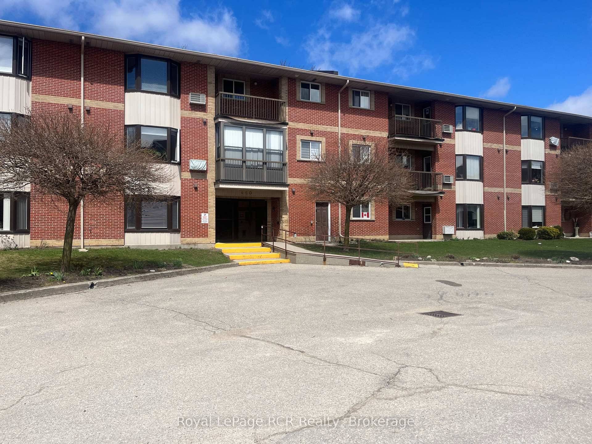 Get it before its gone. This freshly Painted, 2 Bedroom, 1 Bathroom Condo.