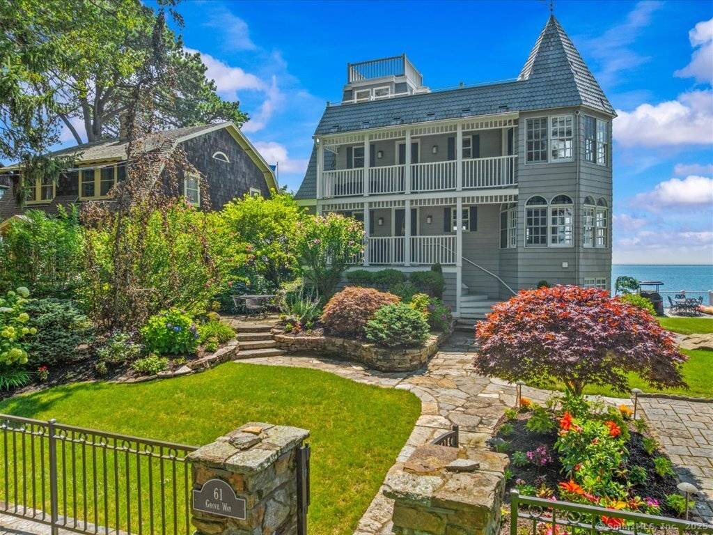 Spectacular waterfront estate !