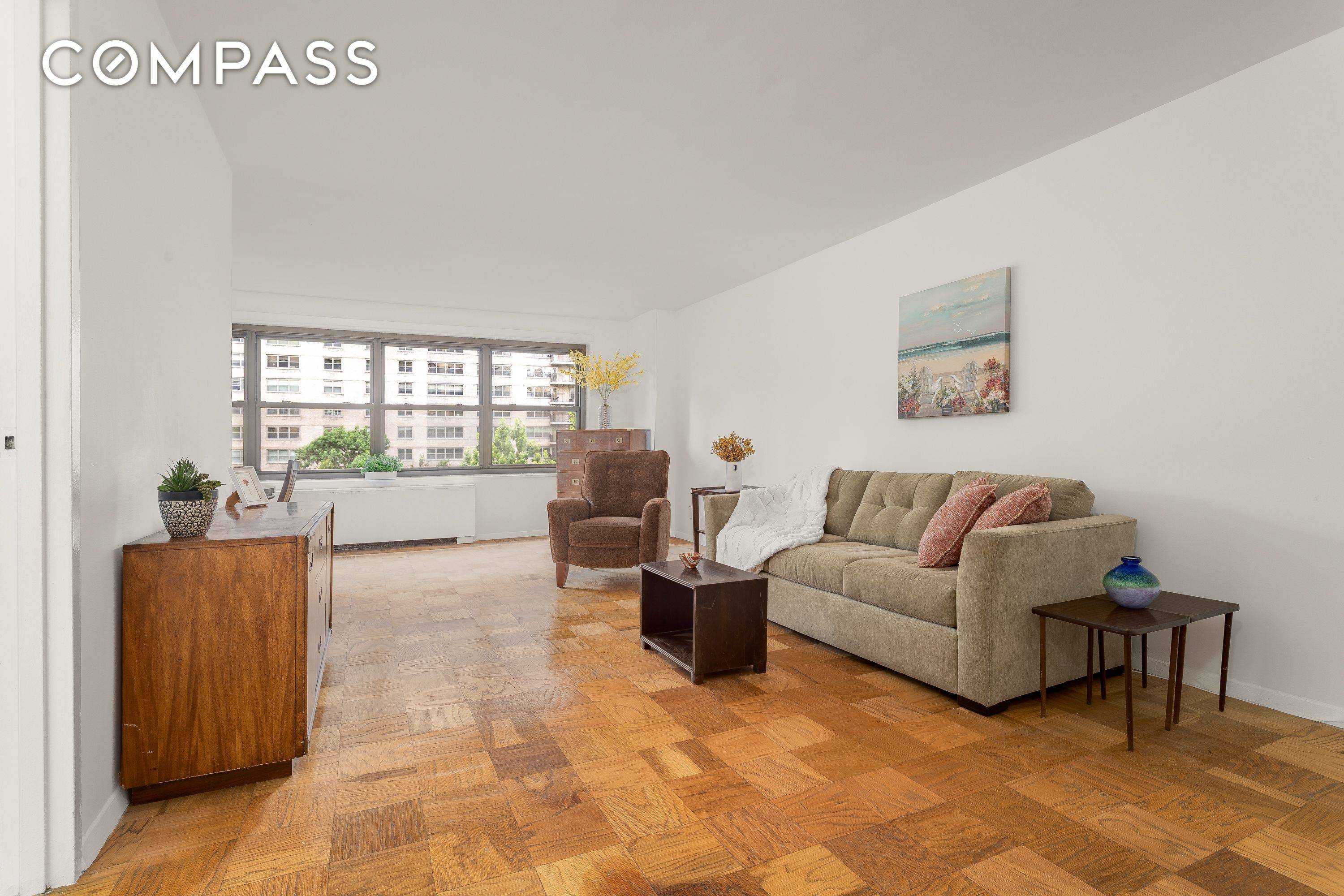 NEW TO MARKET ! Welcome to sophisticated city living at its finest in this luxurious full service high rise Co op located in The Lincoln Towers complex.