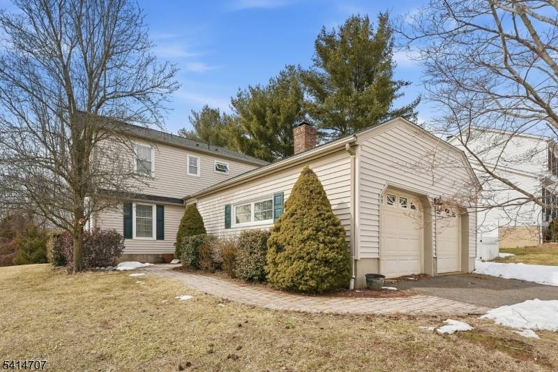 Welcome to this inviting move in ready home offering the perfect blend of comfort, functionality, and style.