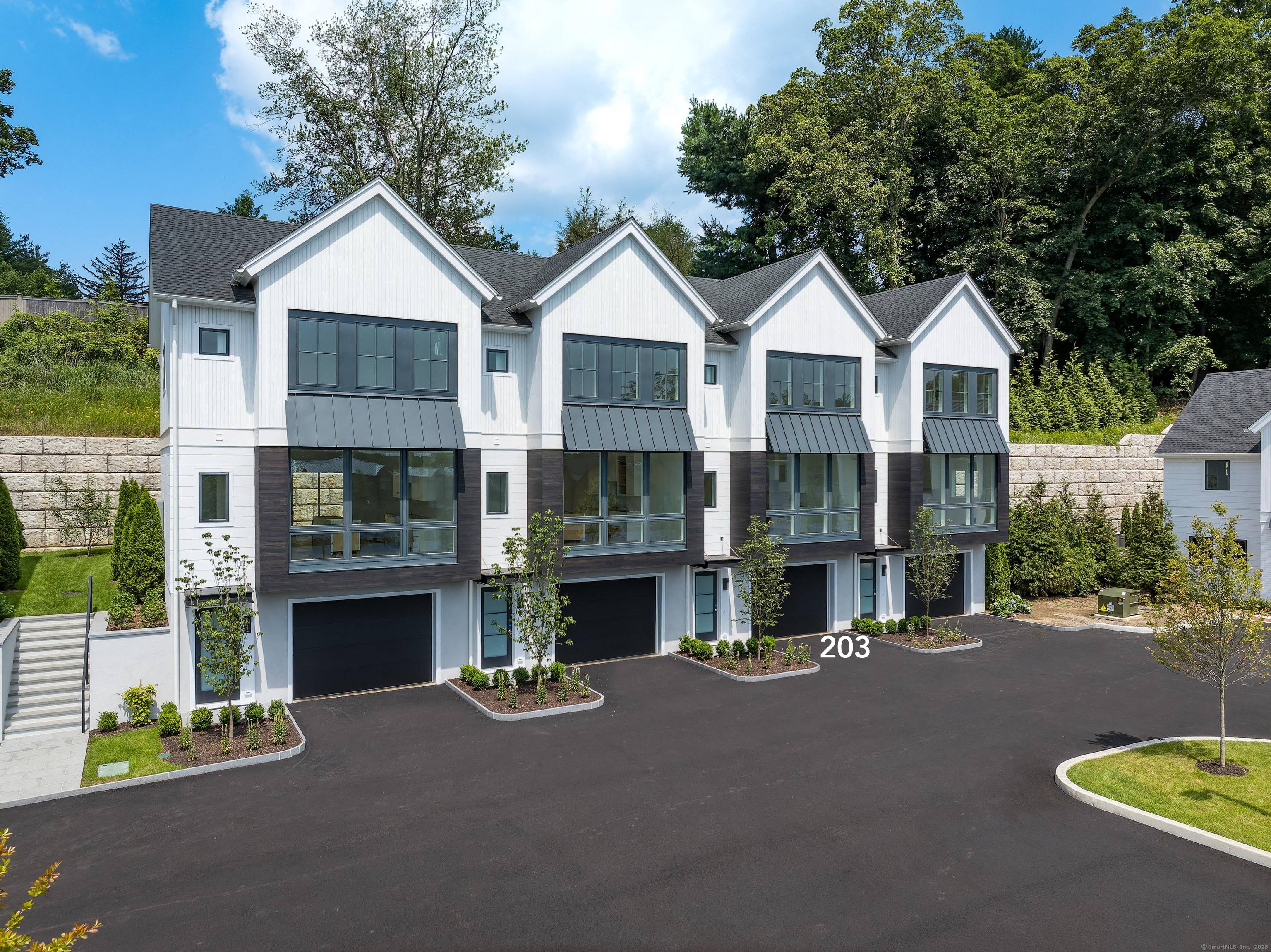 AMAZING NEW CONSTRUCTION !