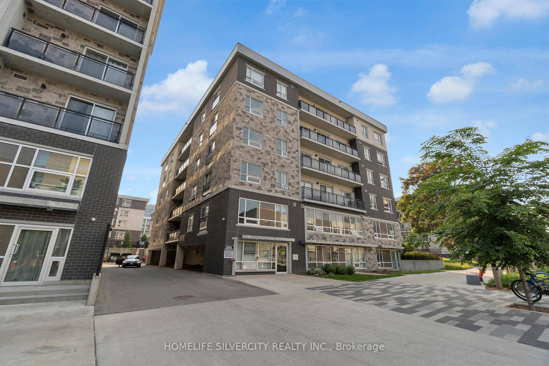 Ideal for investors, young professionals, or first time buyers, this centrally located 2 1 bedroom, 2 bathroom offers a modern and convenient lifestyle.