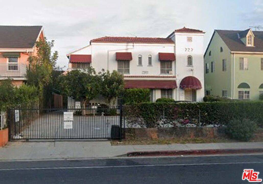 727 Crenshaw Blvd 3BR Hancock Park La