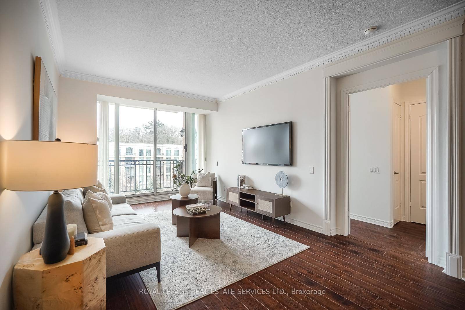Stunning, Spacious, and Bright Apartment in a Prestigious Condominium, Nestled in a Quiet Cul De Sac in the Charming St.