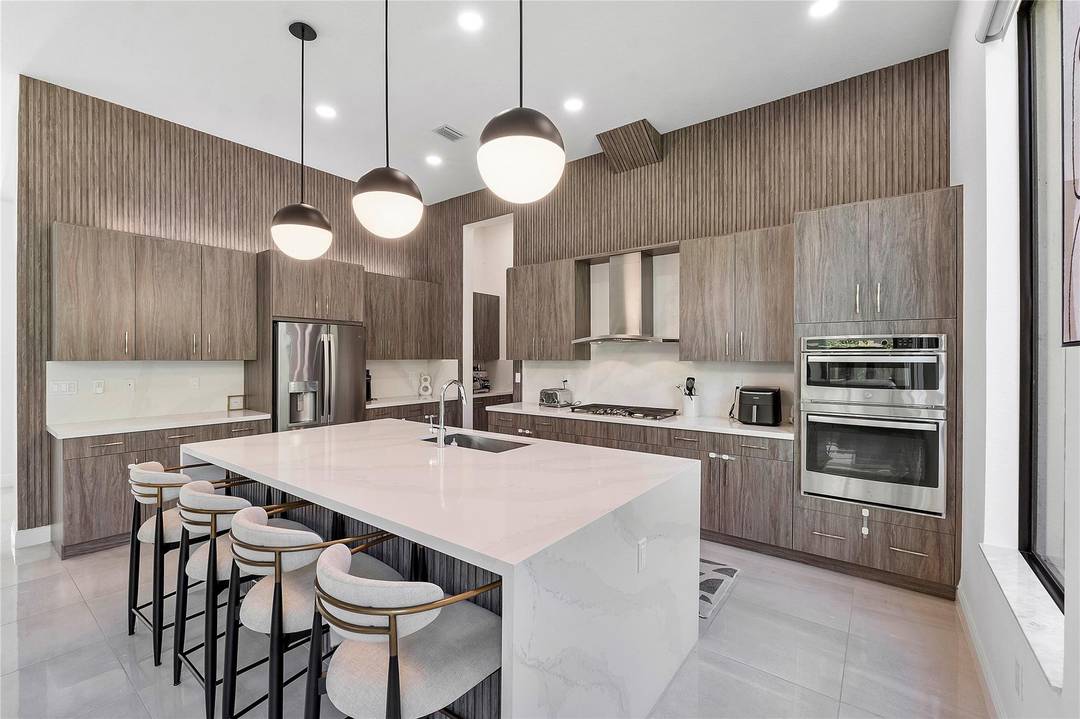 Stunning newer built home in the desirable Parkland Bay community.