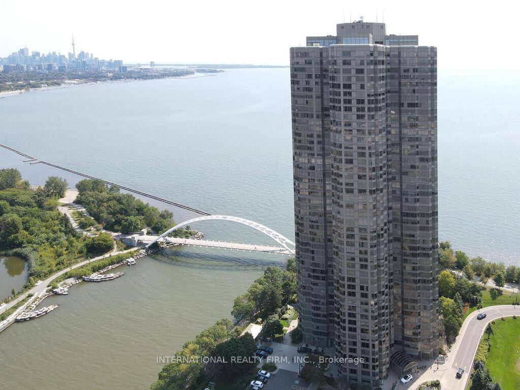 Higher floor with breathtaking views of Lake Ontario and Humber Bay River.
