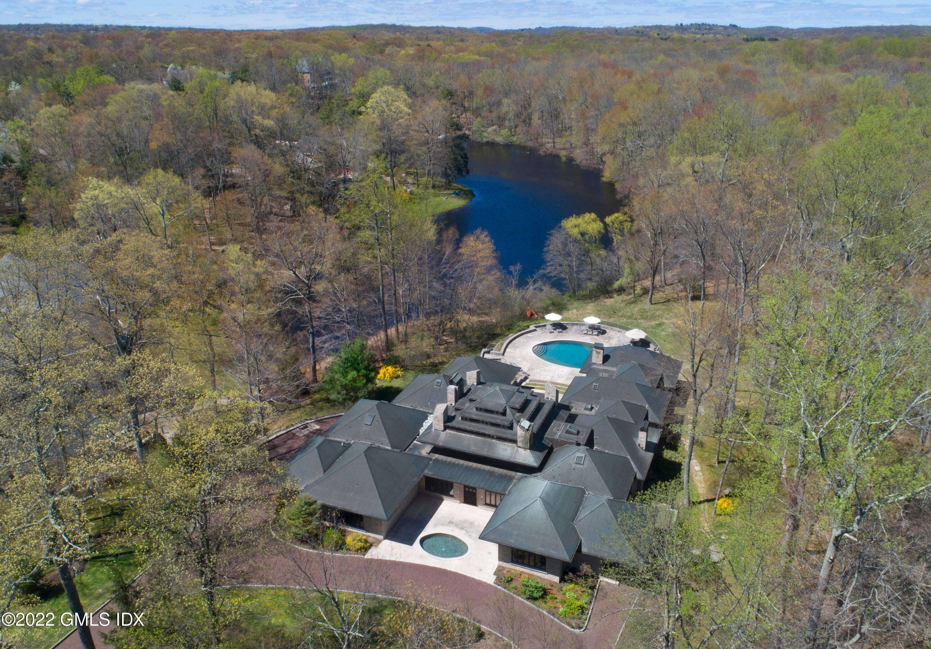 Featured in Architectural Digest and designed by Taliesin graduate John Gillis, this remarkable modern masterwork suggests a Prairie style ''village'' of adjoining rooms surrounding a courtyard that opens to a ...