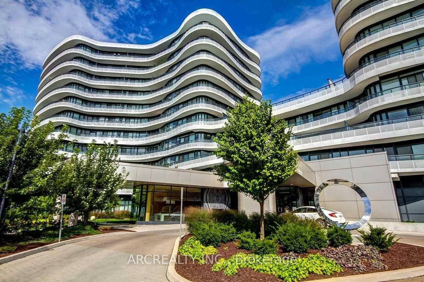 Gorgeous 1 Bdr Den, 1 Bath With An Amazing 229 SqF Private Terrace amp ; Wrap Around Balcony.