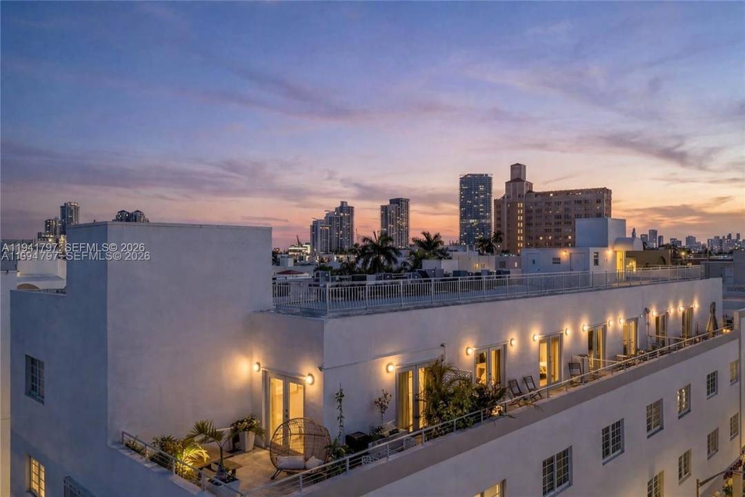 RARE SOUTH BEACH GEM TWO STORY UNIT WITH DEN amp ; SPECTACULAR VIEWS.