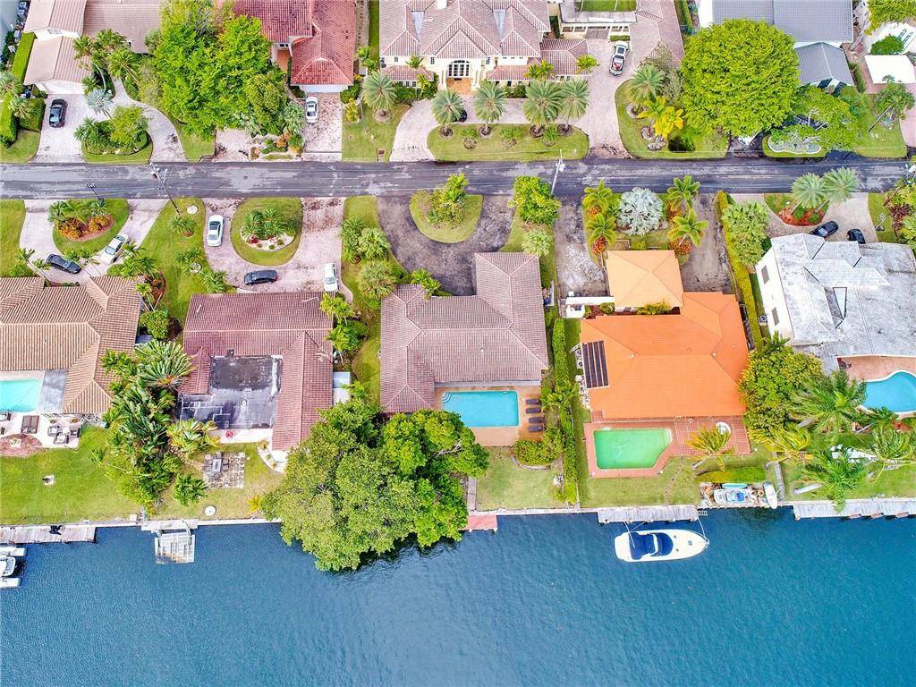 Golden Isles Updated and just 7 minutes away from beach !