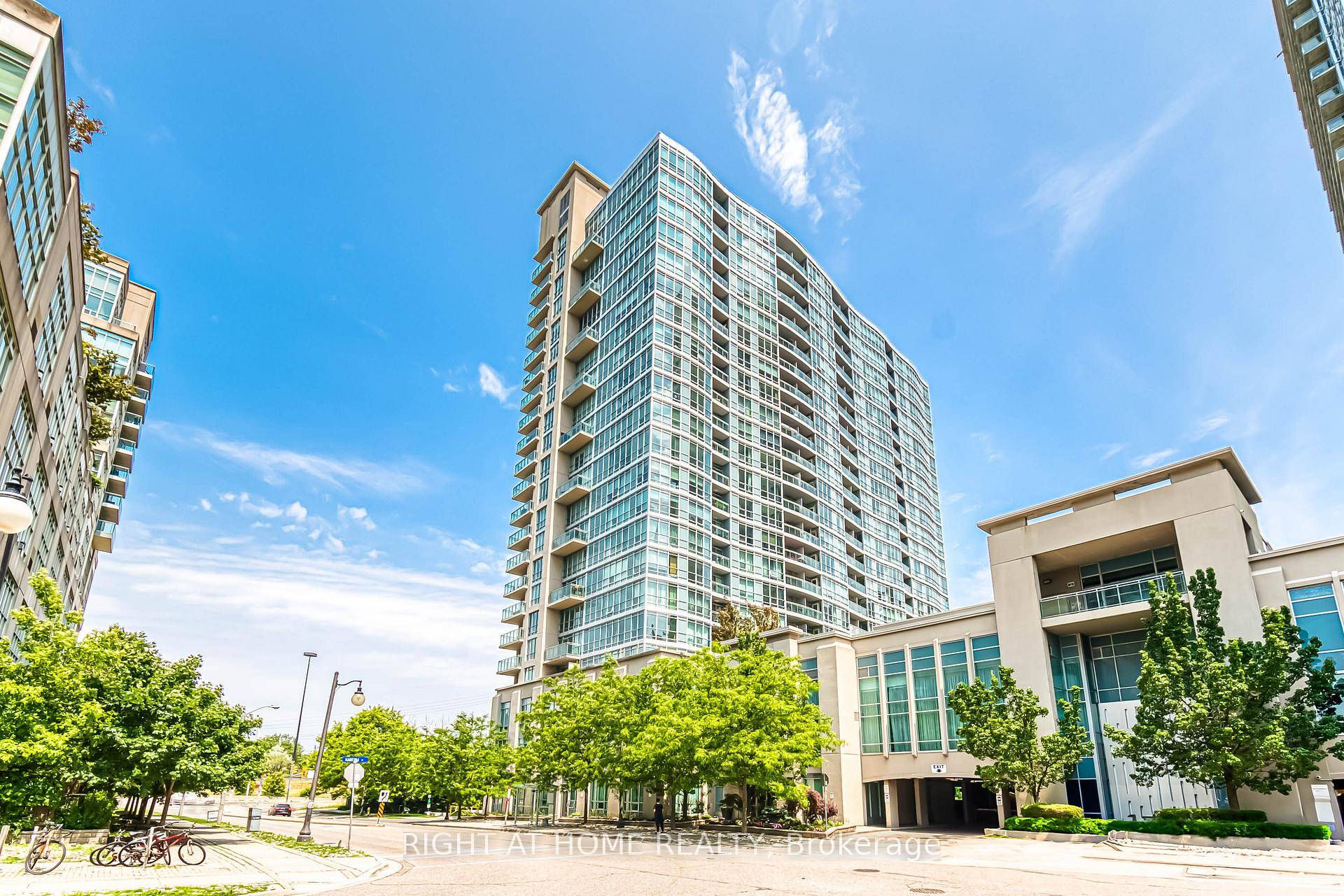 Bright amp ; Modern Junior 1 Bedroom !