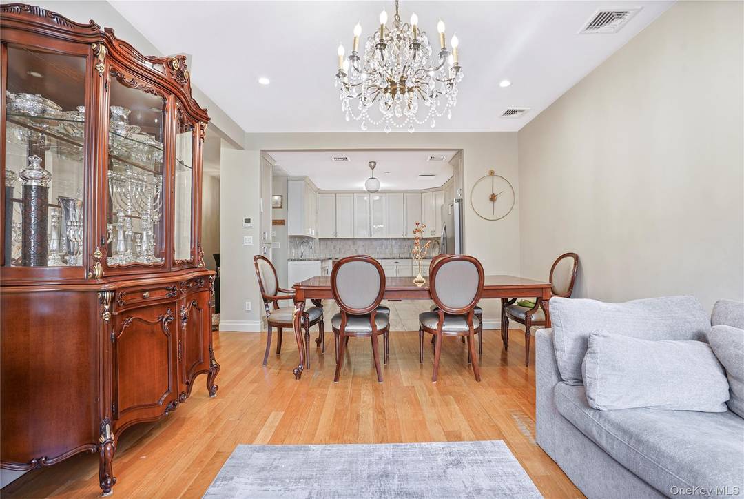 Welcome to 22 S 9th St 3B a spacious like new plus a porch stylish Brooklyn Apt in the heart of Williamsburg.