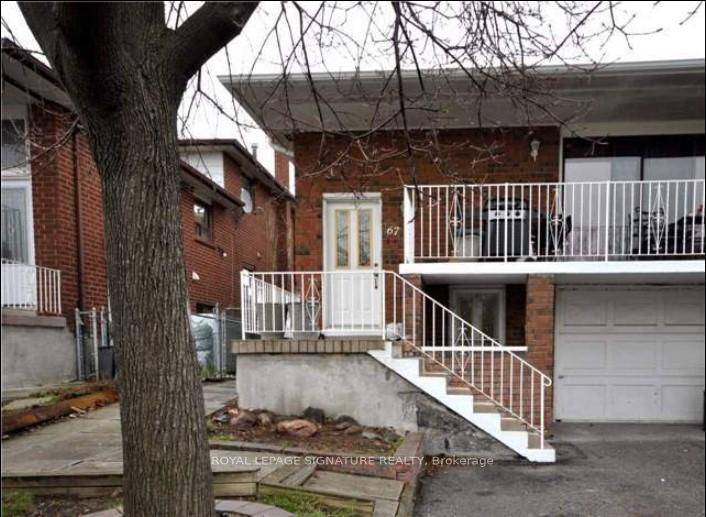 Spacious 3 Bedroom Upper Unit in Prime Brampton Location !