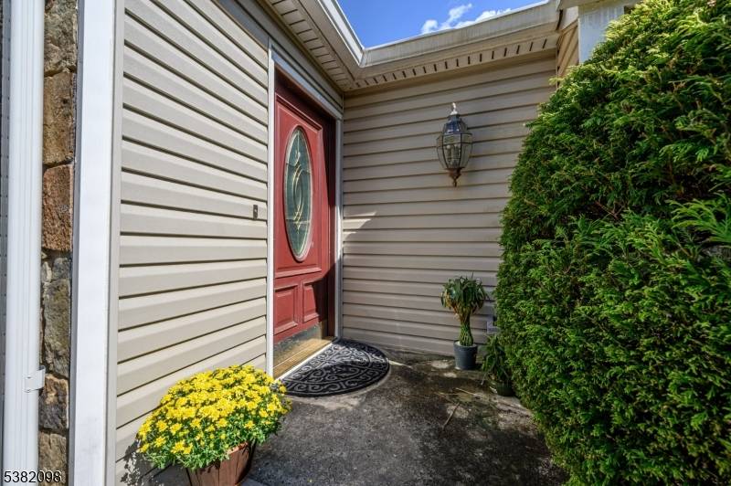 This 3 Bed 2 Bath contemporary custom Ranch in the Steeplechase neighborhood of desirable Hillsborough is waiting for you !