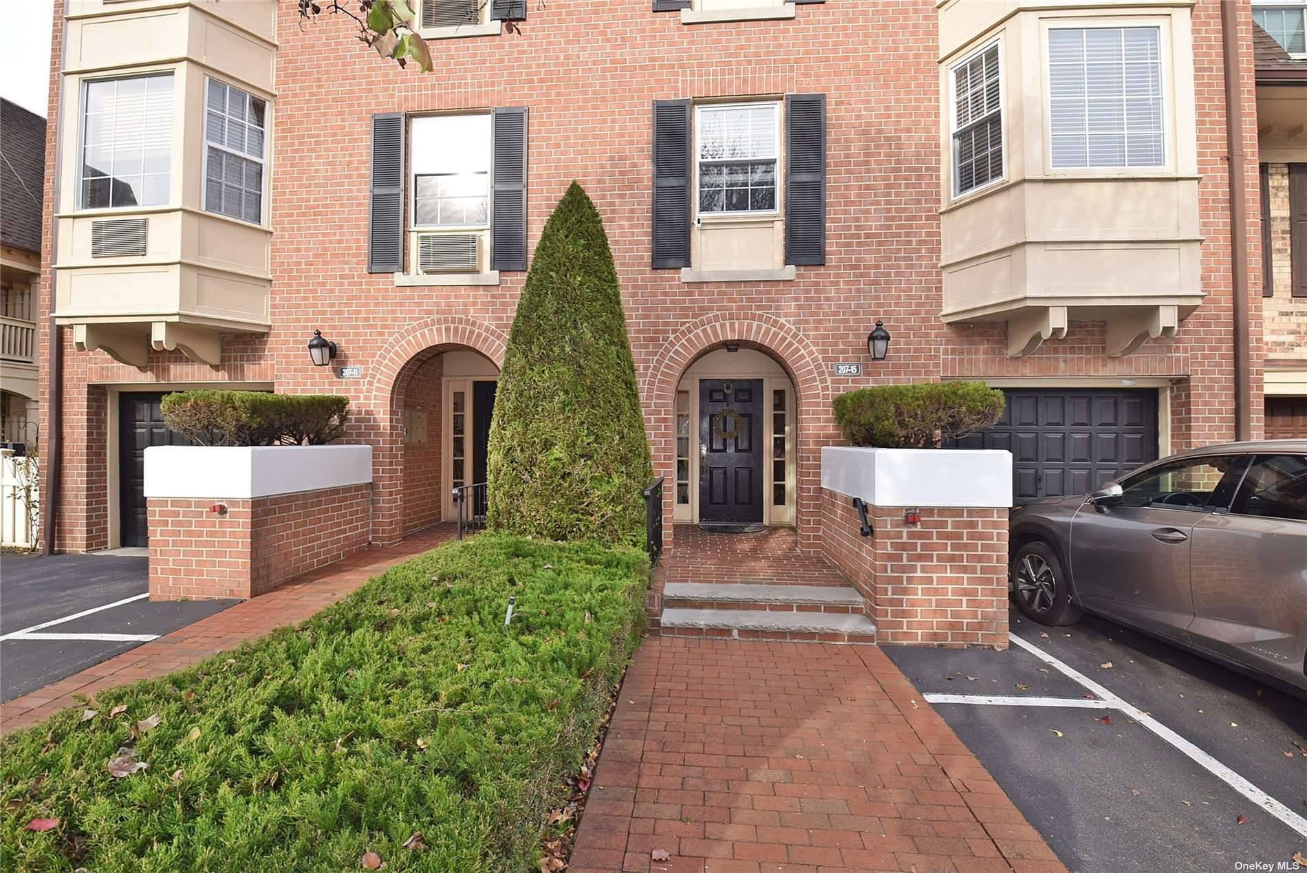 BAYBRIDGE LUXURY CONDO, GATED COMMUNITY, RESORT STYLE LIVING, TRIPLEX, TOTALLY RENOVATED.