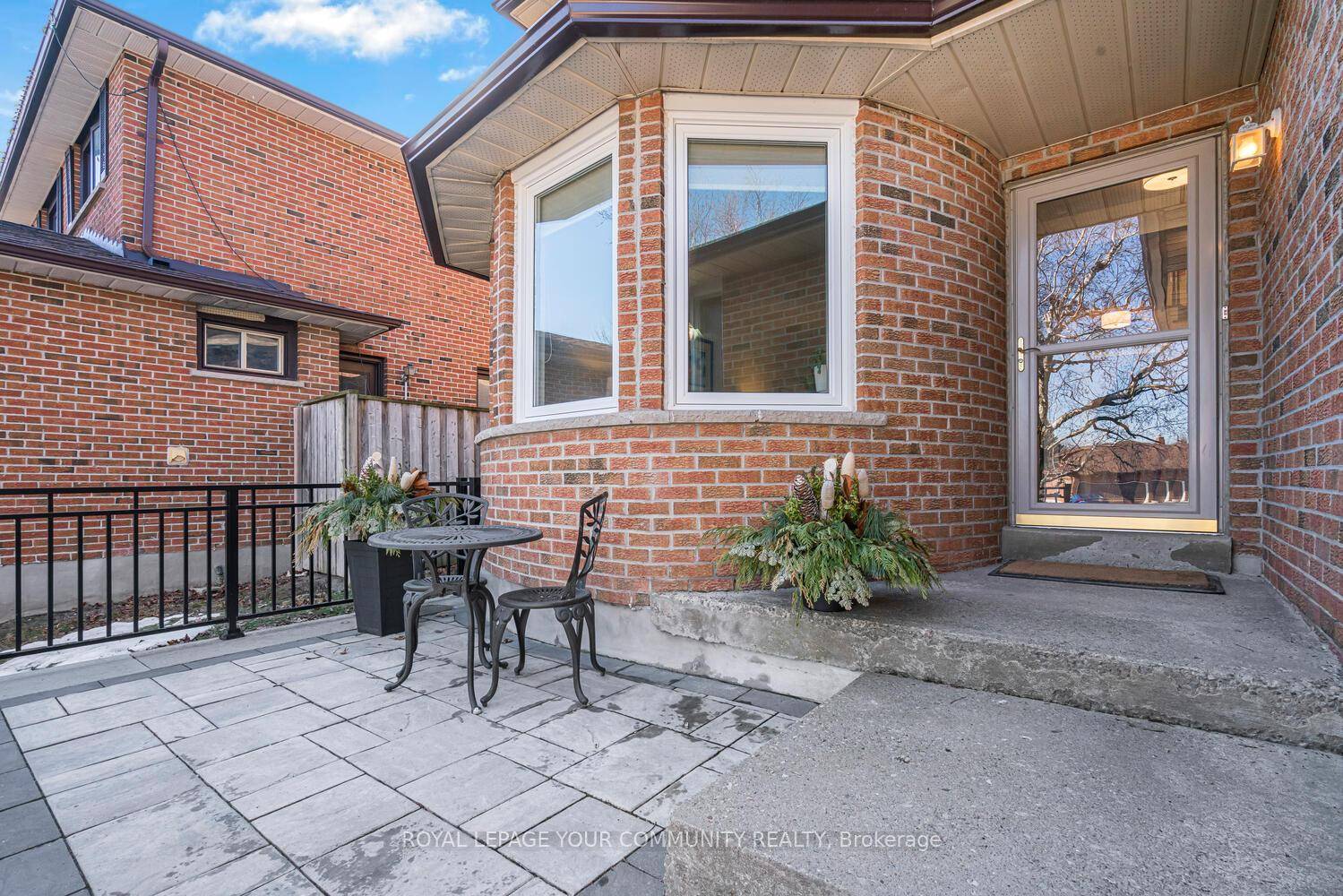 See Virtual Tour Prime location on a quiet crescent in a family friendly neighbourhood Close proximity to popular schools, transit, recreational amenities amp ; more !