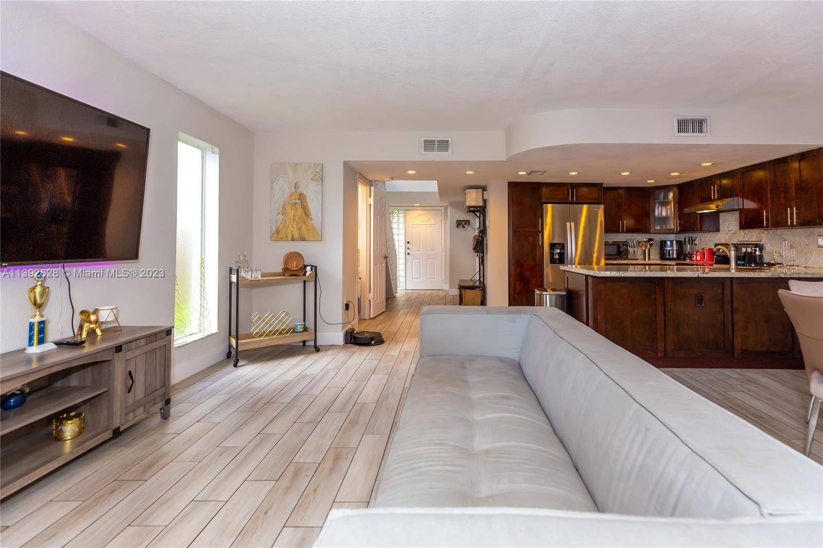 For Rent Four Bedroom Two And Half Bathroom In Miami Dade.