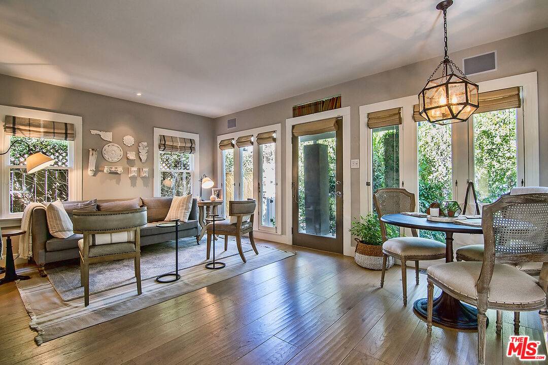 5130   Raleigh St 2BR Mid Wilshire La