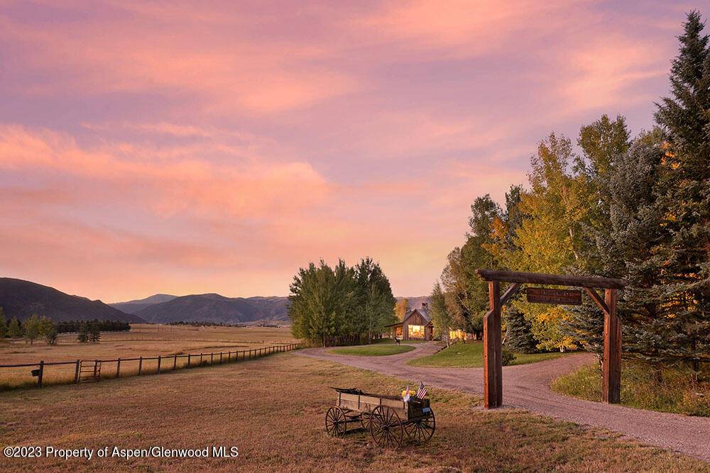 This approximate 10 acre Estate has panoramic views of the ski mountains and major peaks and is not in a subdivision This home is only 10 minutes to downtown Aspen ...