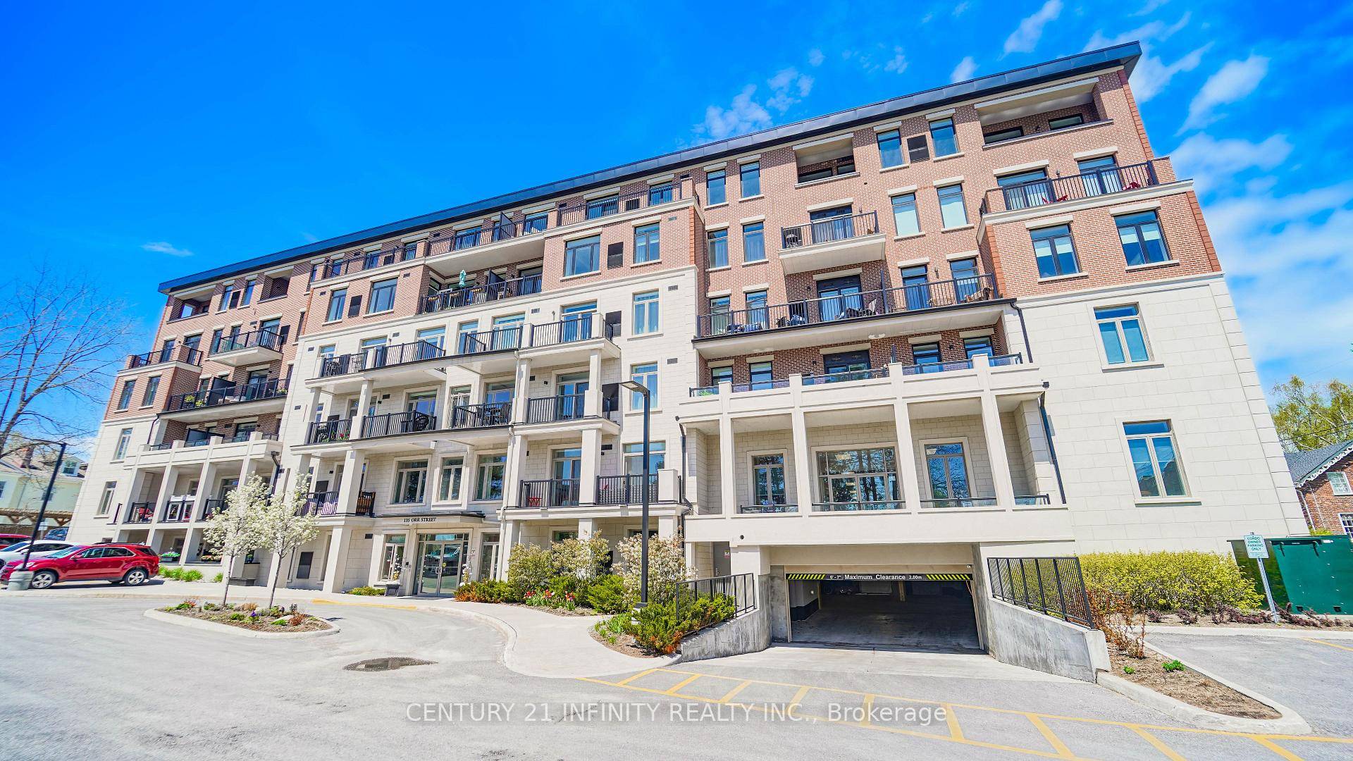 Check out this beautiful 2 bedroom unit in Harbour Breeze !