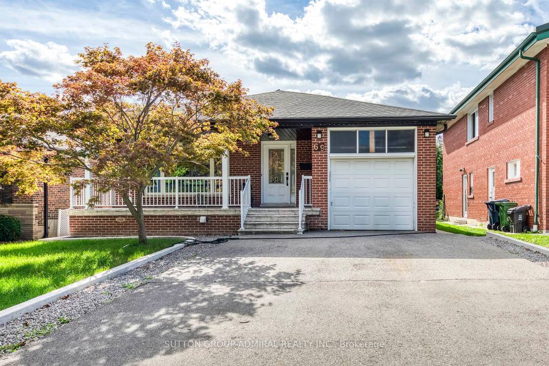 Gorgeous Reno'd Large Bachelor Suite with High Ceilings !