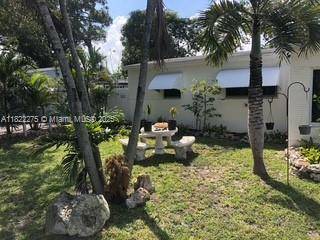 Lovely 3 2, better than new North Riverland home.