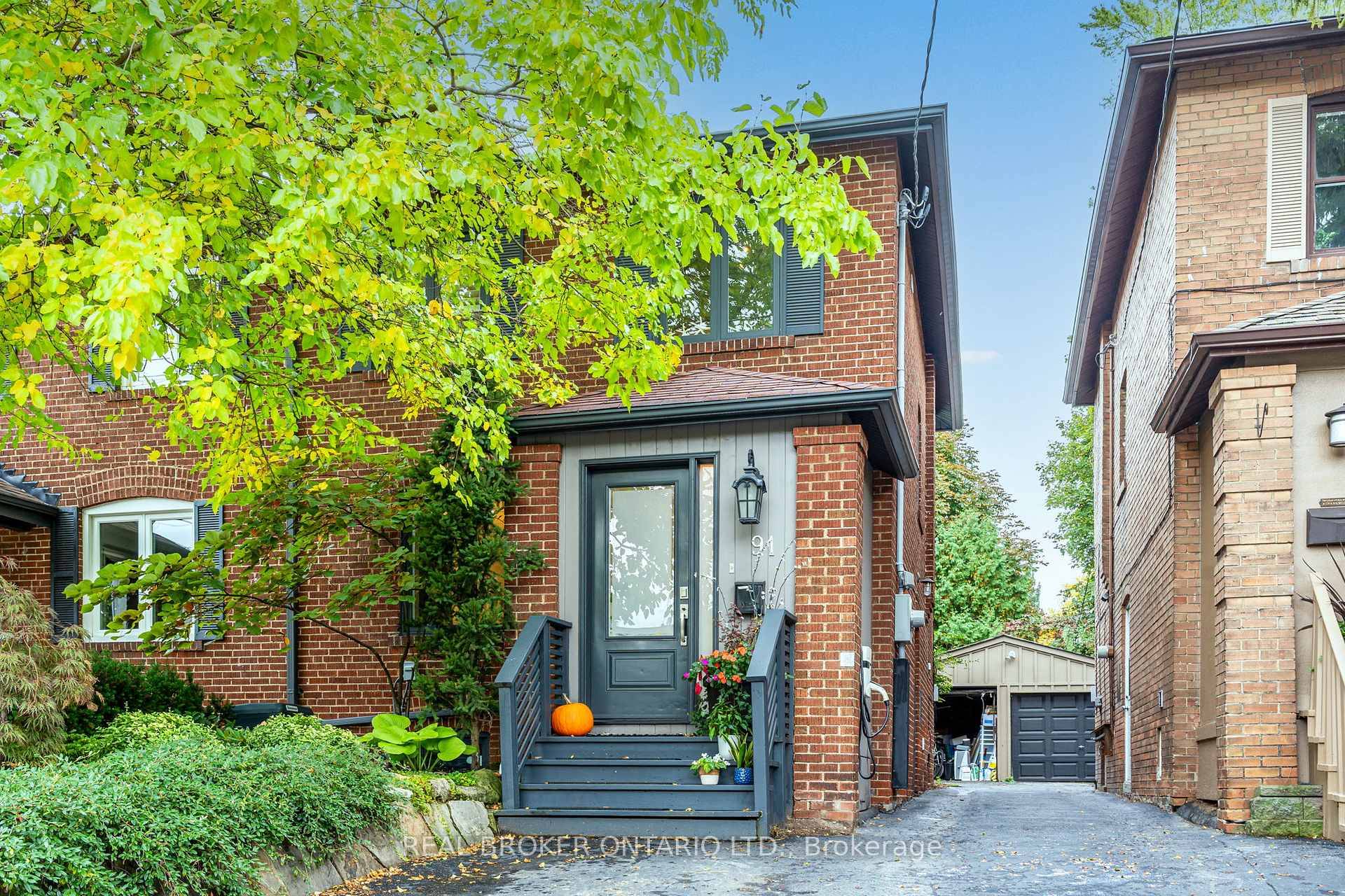 Discover urban living with a neighbourhood feel.