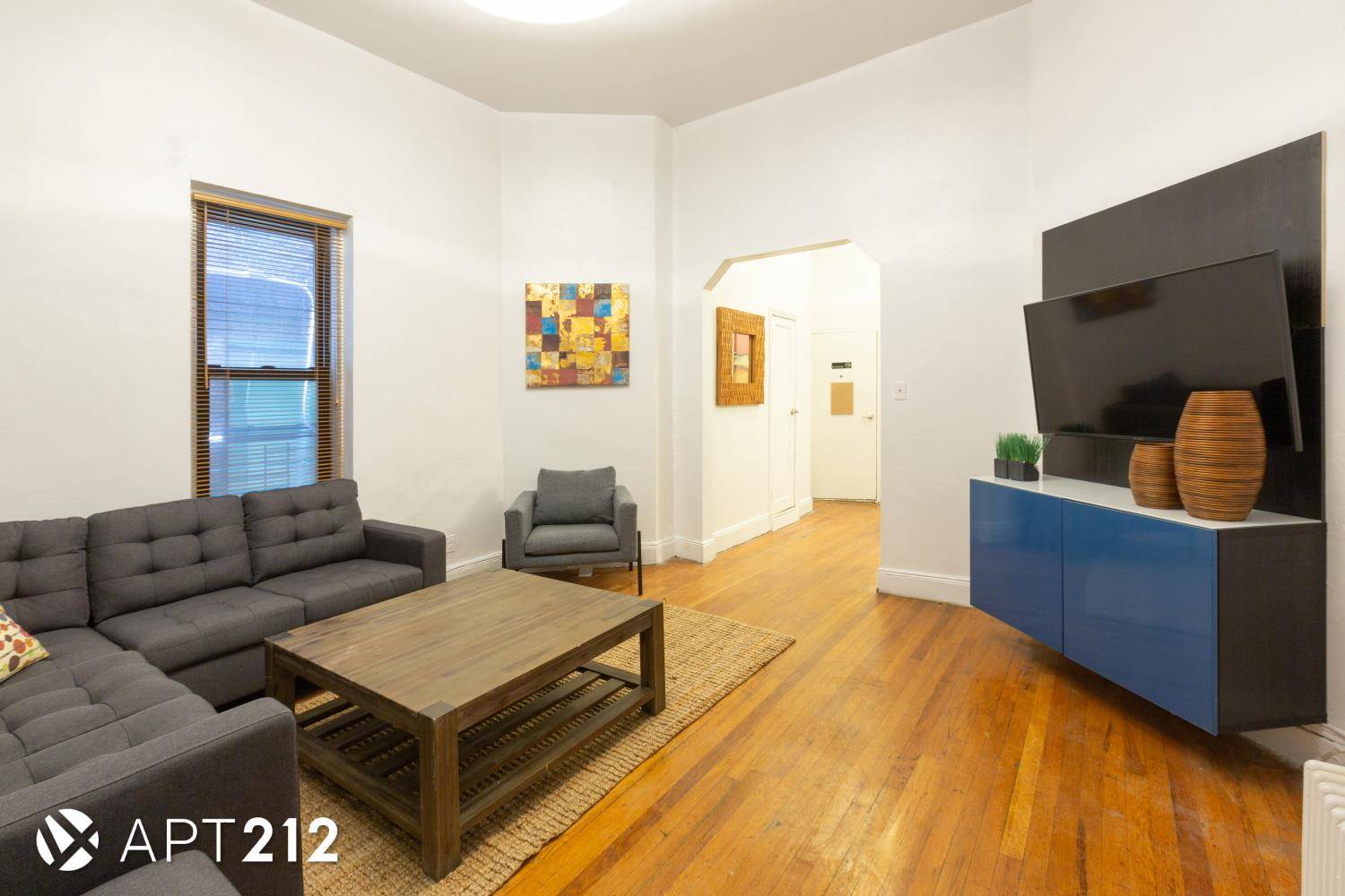 Gigantic 5 Bedroom Loft 2 bath Apartment LOFT in the Heart of East VillageWelcome to this enormous 2400sf 5 bedroom LOFT located at the corner of 2nd Avenue and 5th ...