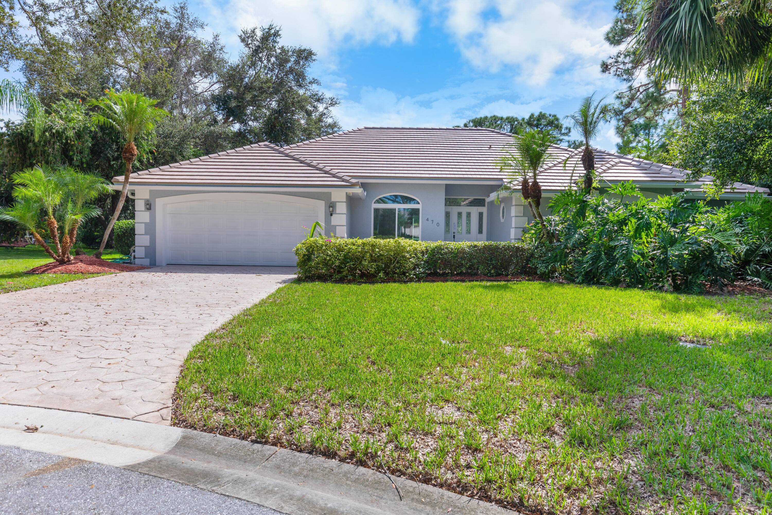 Beautifully renovated and a fantastic opportunity to live in sought after Sanctuary, Country Club Estates !