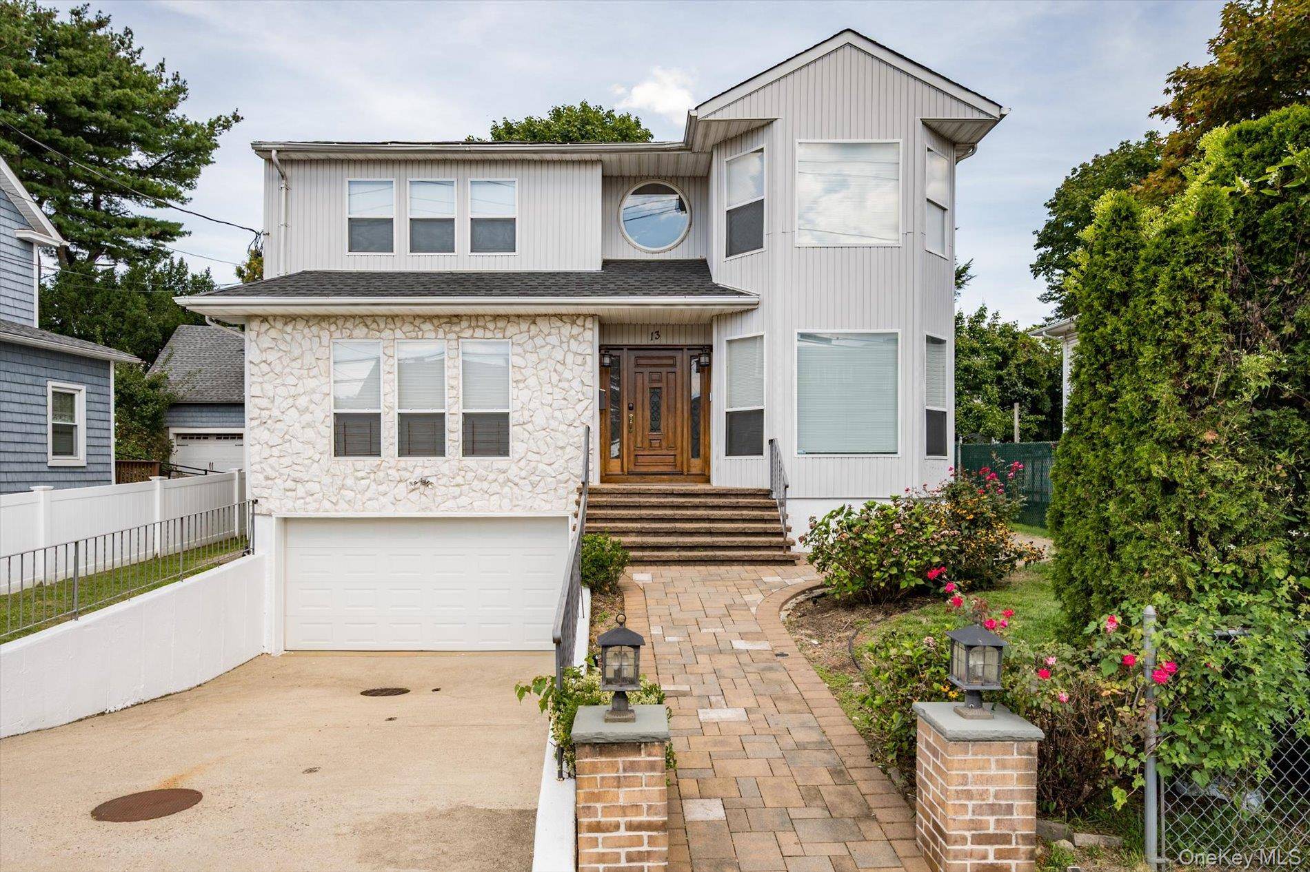 Welcome to 13 Locust Ln, Greenvale Roslyn Schools !