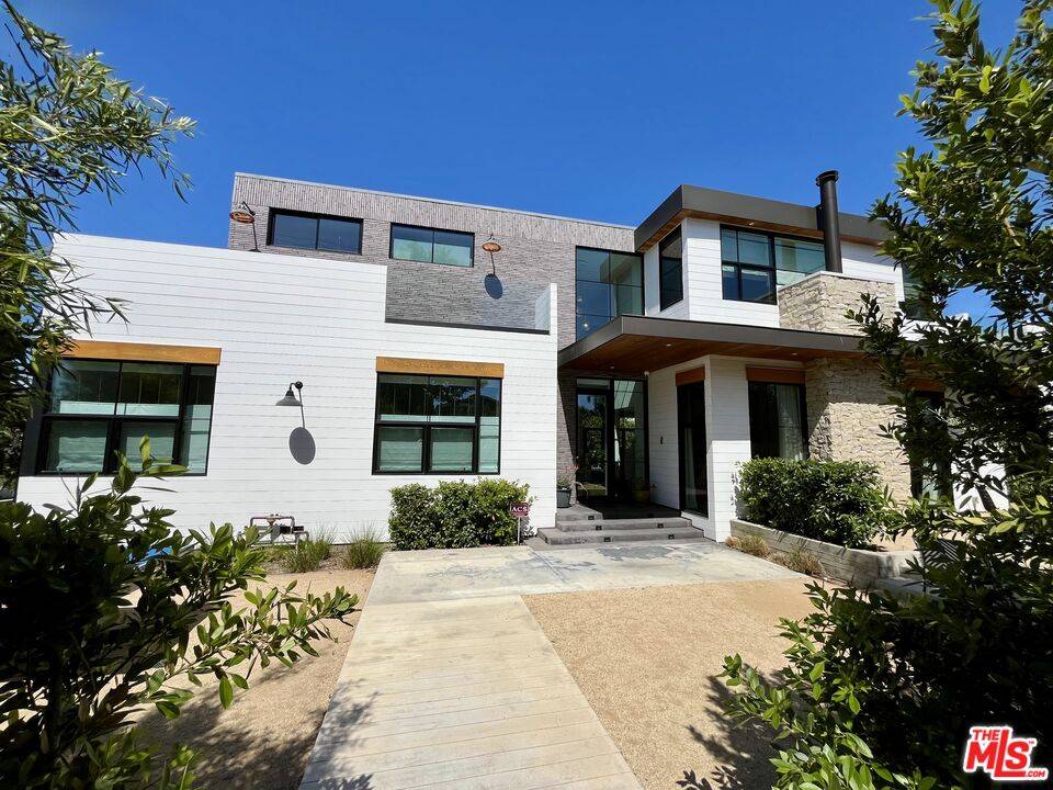 3452   Grand View Blvd 4.0 Marina Del Rey LA