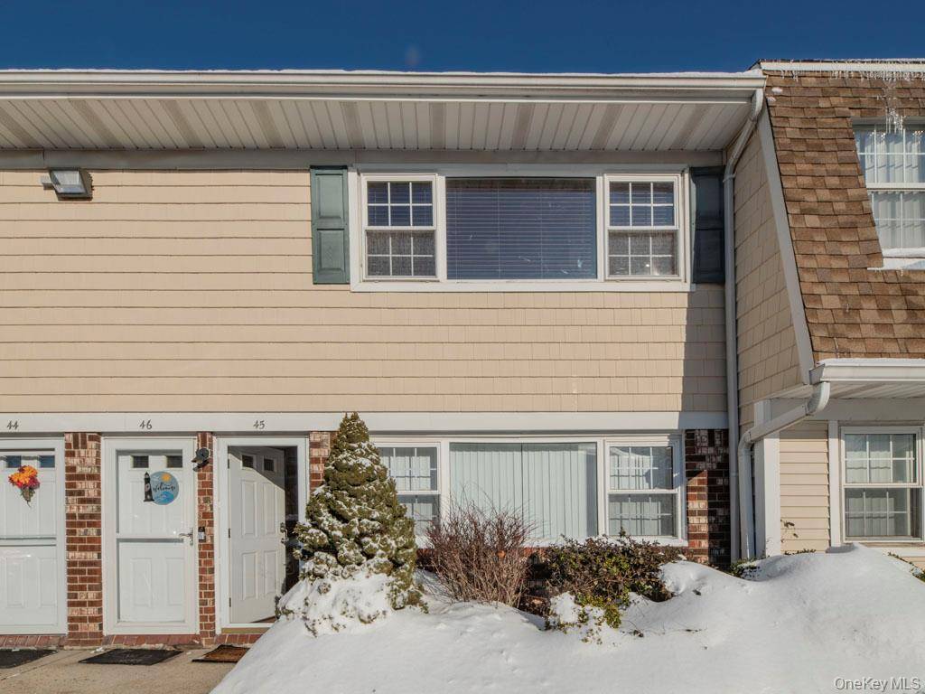 Welcome to this sun filled 2 bedroom, 1 bath first floor condo ideally located in Farmingdale, Town of Oyster Bay.