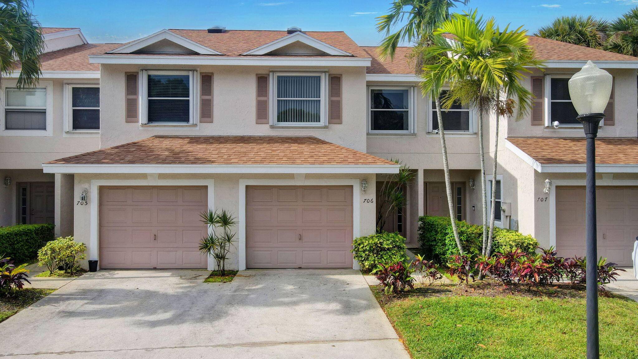 This beautifully maintained townhome is located in the resort style, gated community of River Bridge.