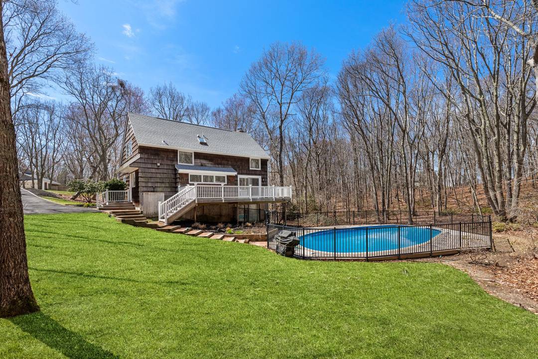 Open Living in Home With Pool, Beach and Pickleball Court