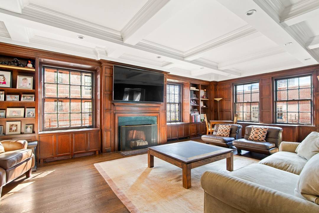 A home of remarkable scale and character, Penthouse C at 333 East 68th Street offers the rare experience of townhouse style living high above the Upper East Side.