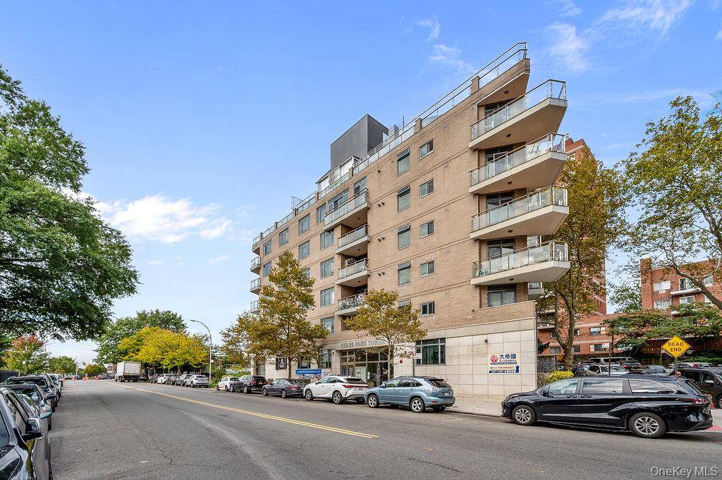 Spacious 2 Bedrm 2 Baths condo with a large 400 sq ft terrace in a convenient neighborhood of Flushing.