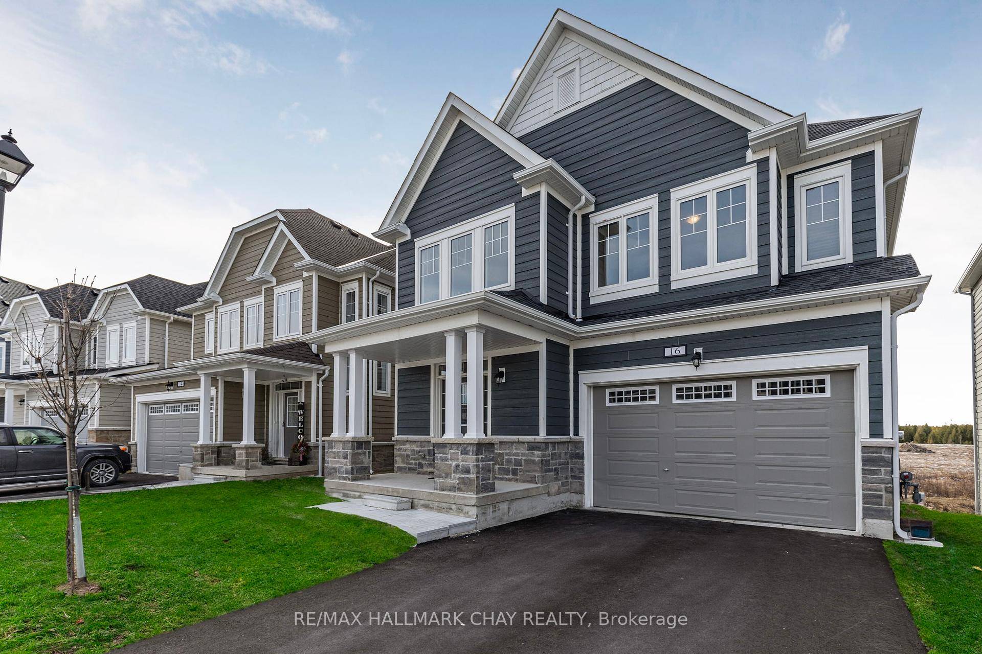 Bright amp ; Spacious New Build in Wasaga Beach !