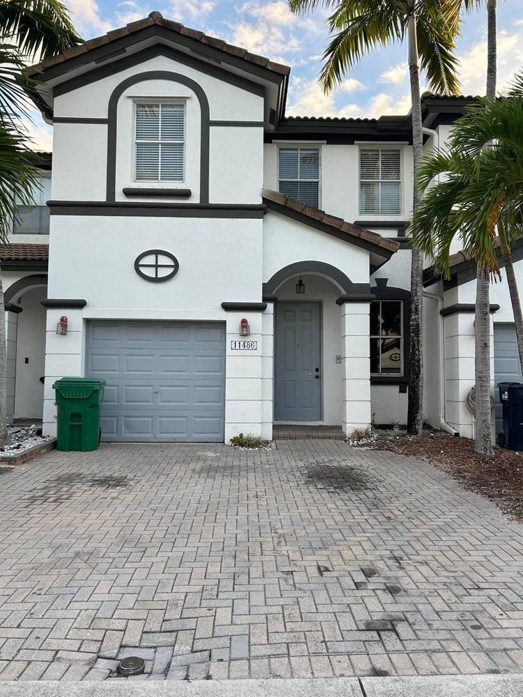 Spacious and well maintained 4 bed 2.