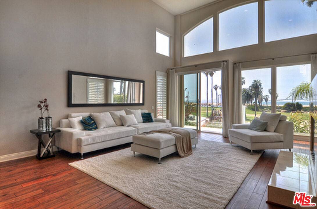 6645   Esplanade 3BR La