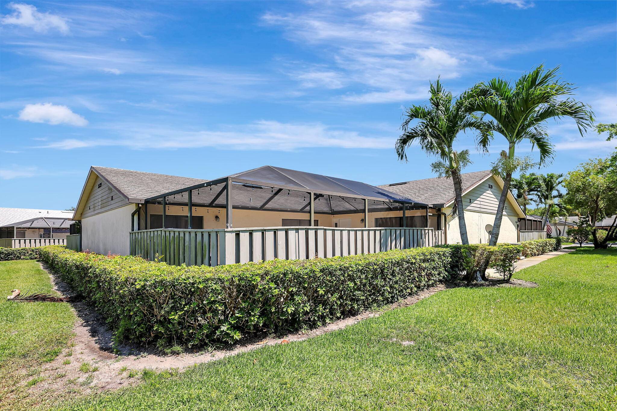 Totally renovated 2BR 2BA villa in Longwood Village just bring your toothbrush !