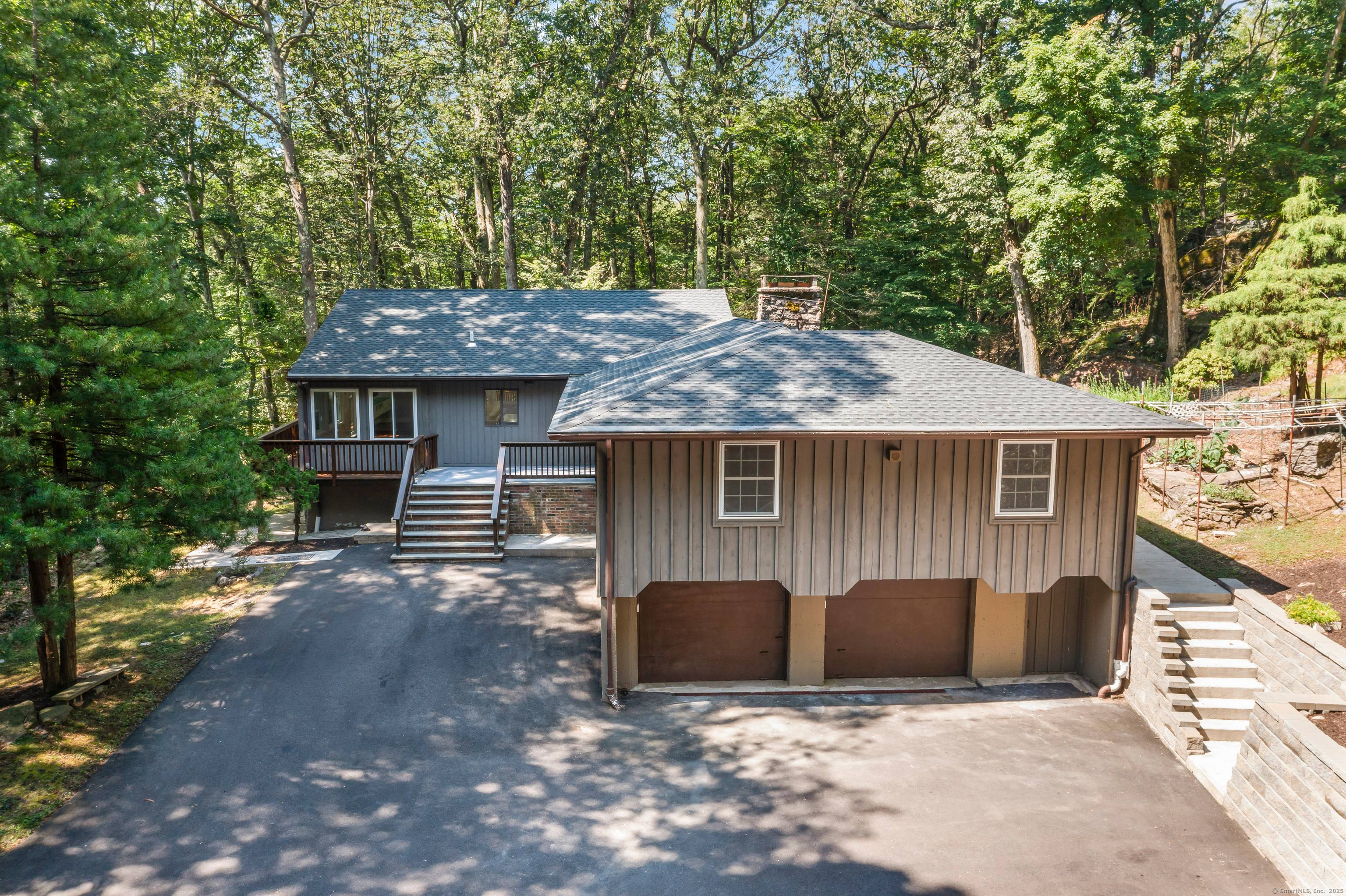 Tucked into the quiet elegance of Lower Easton, 83 Buck Hill Road blends mid century modern design with thoughtful contemporary updates.