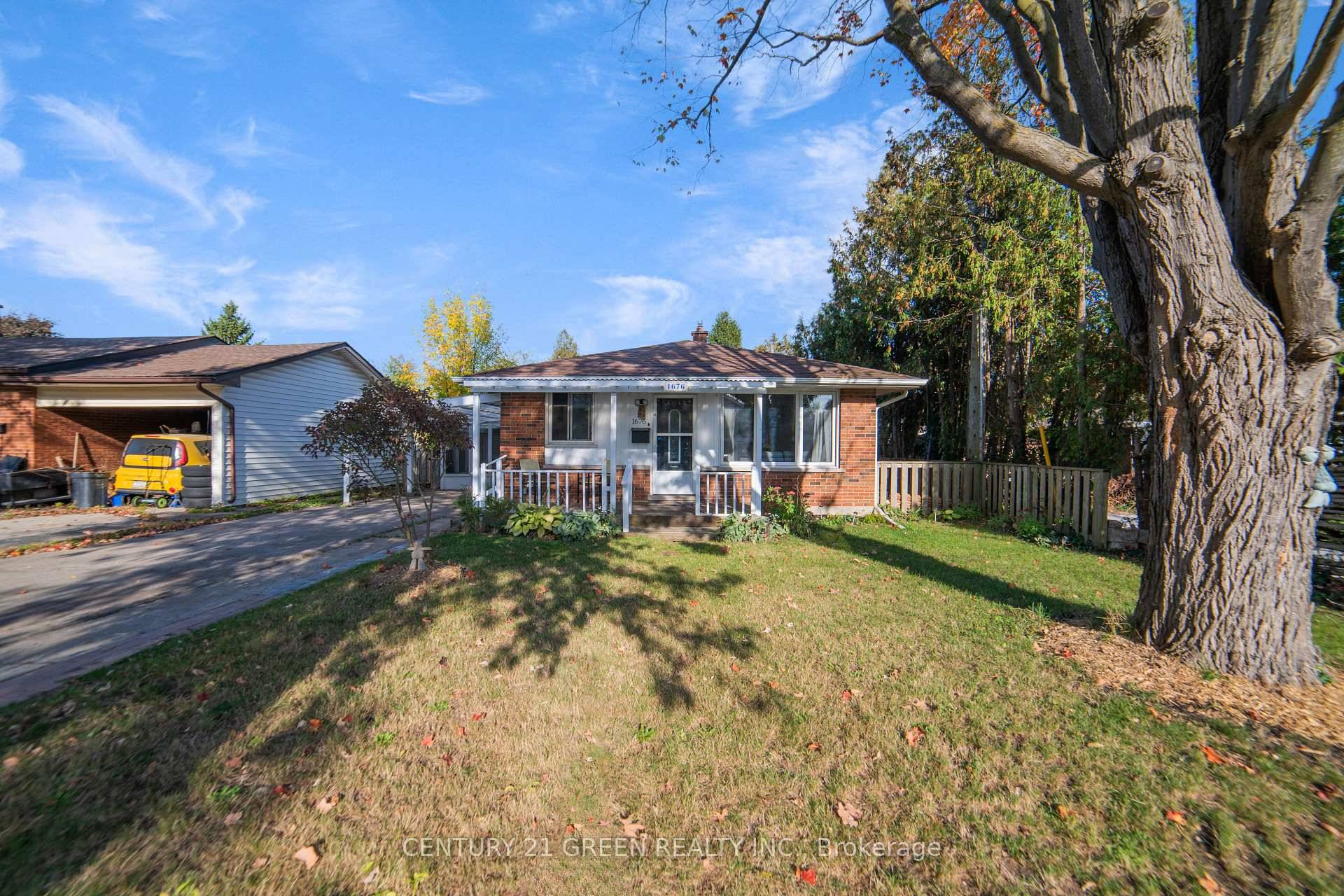 Welcome to Holley Crescent, a charming home in one of Prestons most quiet, mature, and highly sought after neighbourhoods.