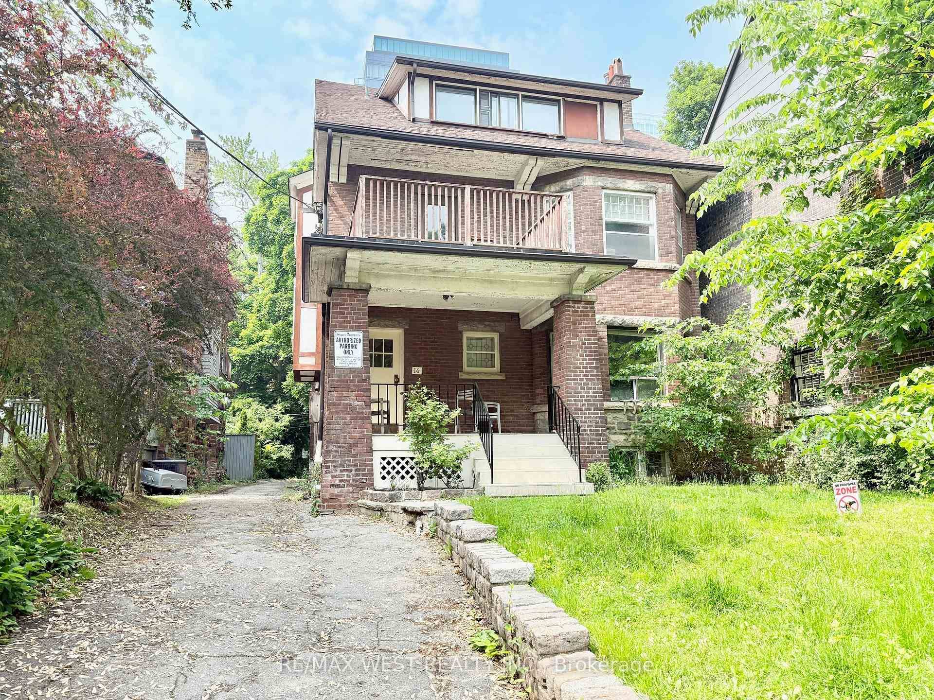 Charming amp ; Spacious 1 bedroom, 2 bathroom 4pc Ensuite and powder room main floor apartment with all the utilities hydro, heating, water inclusive in the monthly rent.