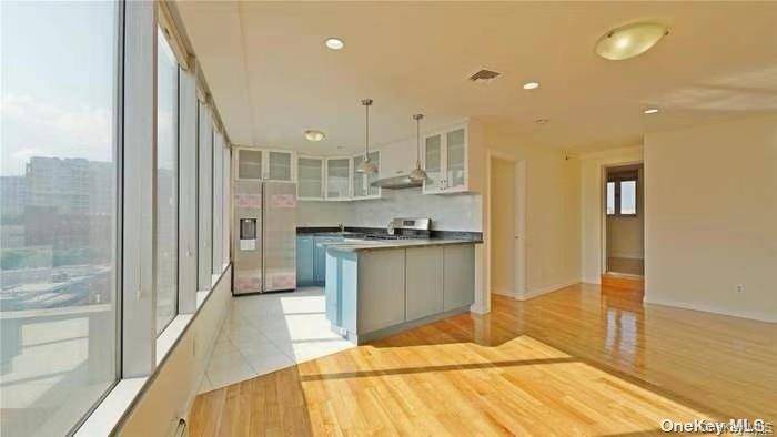 Huge 4 bedroom with 2 full bath 2 balcony, washer and dryer in the unit, 24 hour doorman, close to Skyview mall and 7 train, must see